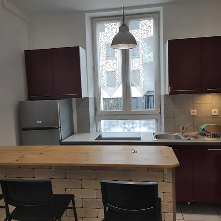 Apartment Beau F3 Proche Hopital Central, Thermal *