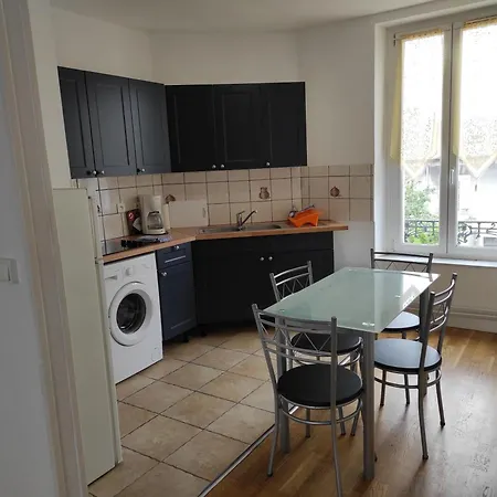 Apartment Beau F3 Proche Hopital Central, Thermal *