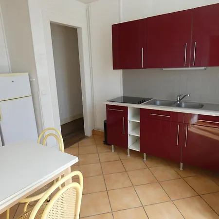 Beau F3 Proche Hopital Central, Thermal Apartment