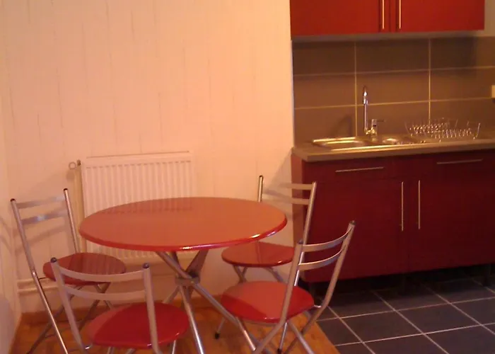 Beau F3 Proche Hopital Central, Thermal