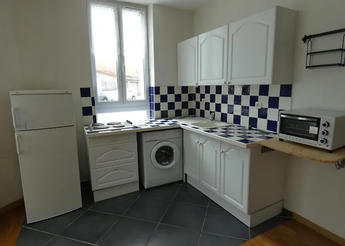 Beau F3 Proche Hopital Central, Thermal